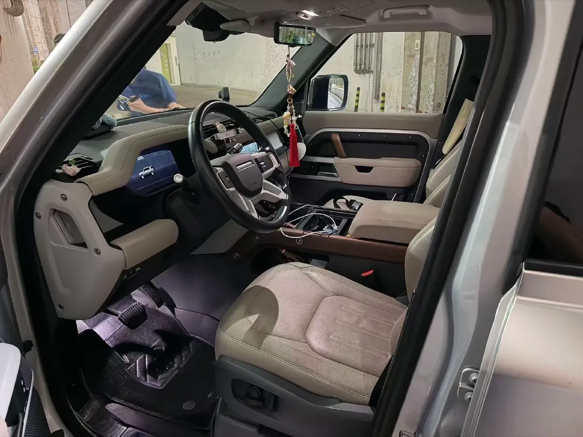 2021 Land Rover Defender 3.0T 400HP L6 8AT,autocango,china used car exporter,china ev exporter,chinese used car exporter,chinese used ev exporter