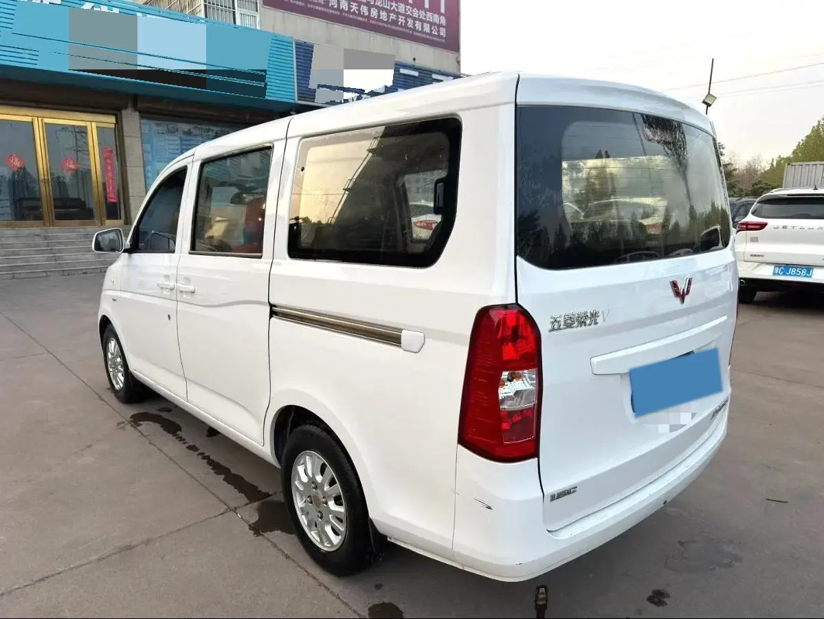 2019 WuLing RongGuang V 1.5L 99HP L4 6MT,autocango,china used car exporter,china ev exporter,chinese used car exporter,chinese used ev exporter