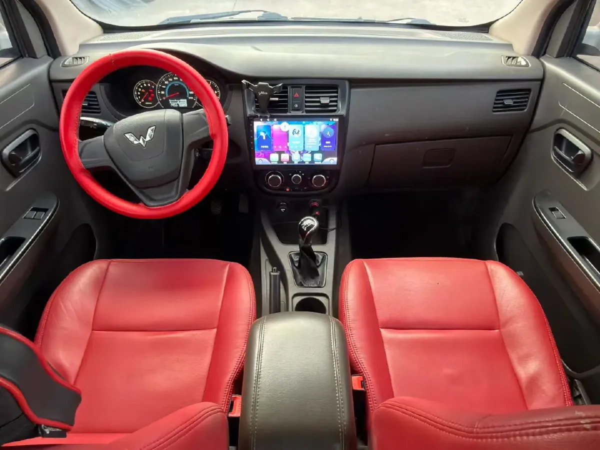 2019 WuLing RongGuang V 1.5L 99HP L4 6MT,autocango,china used car exporter,china ev exporter,chinese used car exporter,chinese used ev exporter