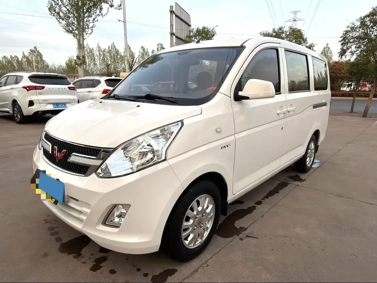 2019 WuLing RongGuang V 1.5L 99HP L4 6MT,autocango,china used car exporter,china ev exporter,chinese used car exporter,chinese used ev exporter