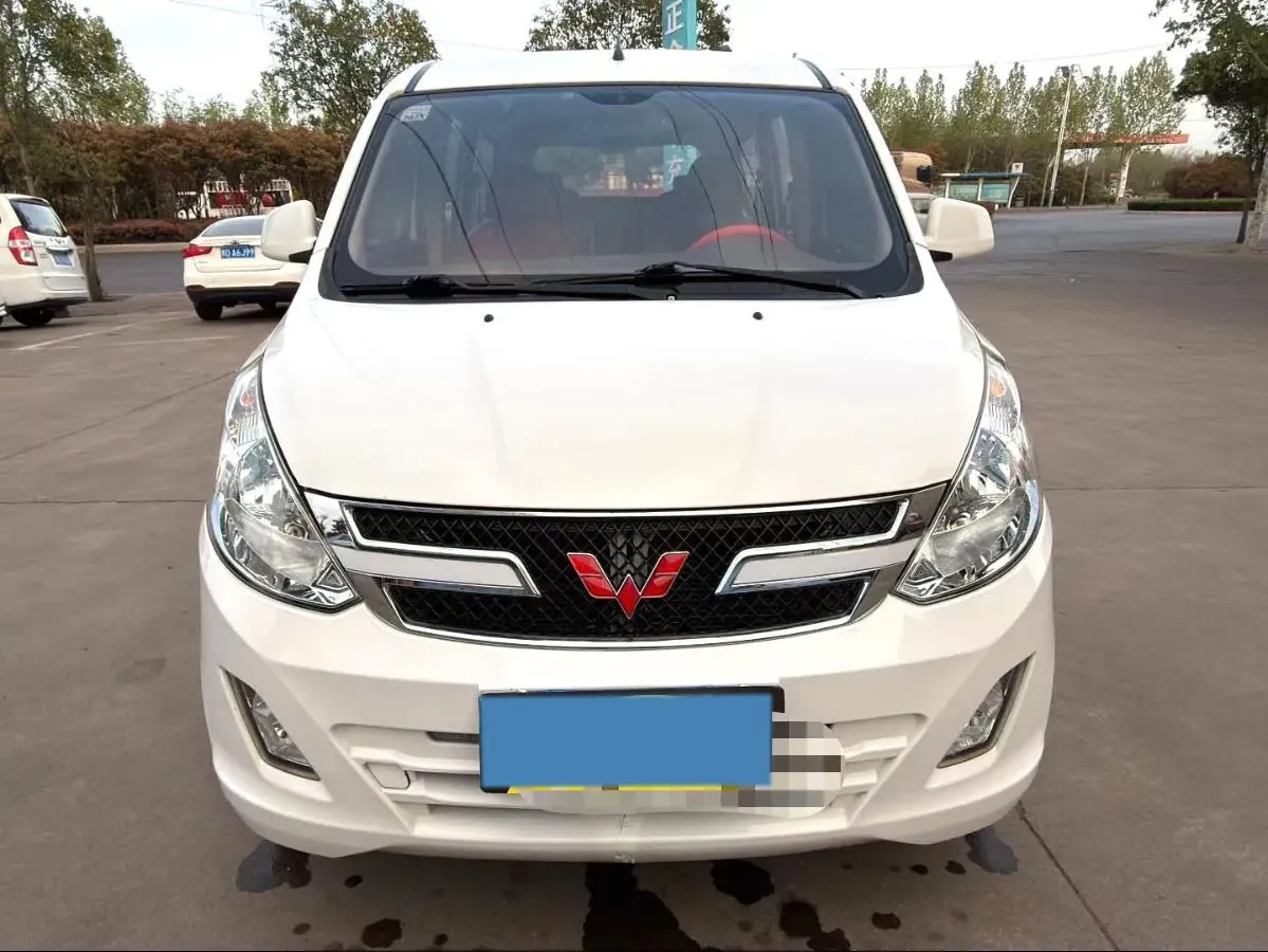 2019 WuLing RongGuang V 1.5L 99HP L4 6MT,autocango,china used car exporter,china ev exporter,chinese used car exporter,chinese used ev exporter