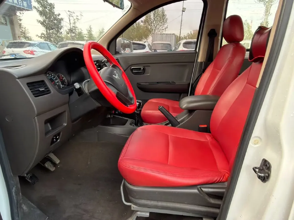 2019 WuLing RongGuang V 1.5L 99HP L4 6MT,autocango,china used car exporter,china ev exporter,chinese used car exporter,chinese used ev exporter