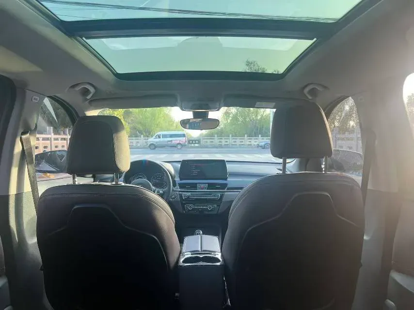 2022 BMW X1 2.0T 192HP L4 7DCT,autocango,china used car exporter,china ev exporter,chinese used car exporter,chinese used ev exporter