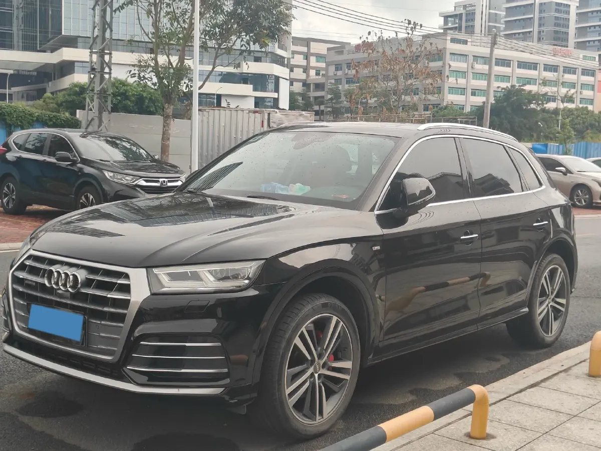 2020 Audi Q5L 2.0T 252HP L4 7DCT,autocango,china used car exporter,china ev exporter,chinese used car exporter,chinese used ev exporter