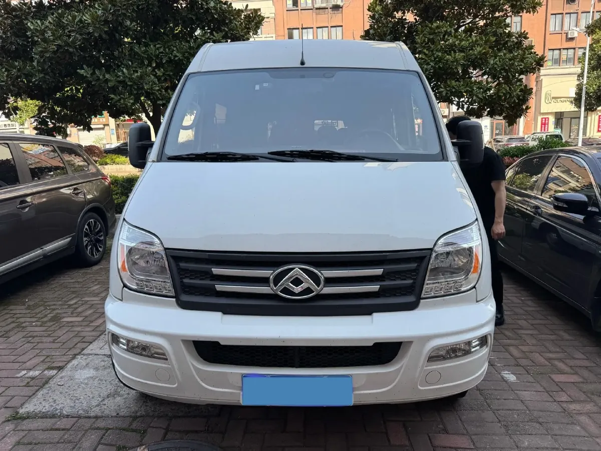 2023 MAXUS XinTu V80 2.0T 139HP L4 6MT,autocango,china used car exporter,china ev exporter,chinese used car exporter,chinese used ev exporter