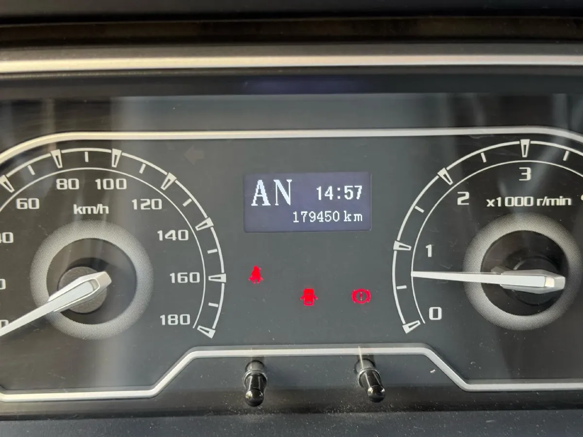 2023 MAXUS XinTu V80 2.0T 139HP L4 6MT,autocango,china used car exporter,china ev exporter,chinese used car exporter,chinese used ev exporter