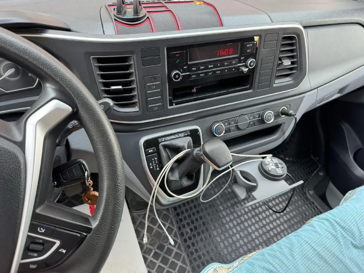 2023 MAXUS XinTu V80 2.0T 139HP L4 6MT,autocango,china used car exporter,china ev exporter,chinese used car exporter,chinese used ev exporter