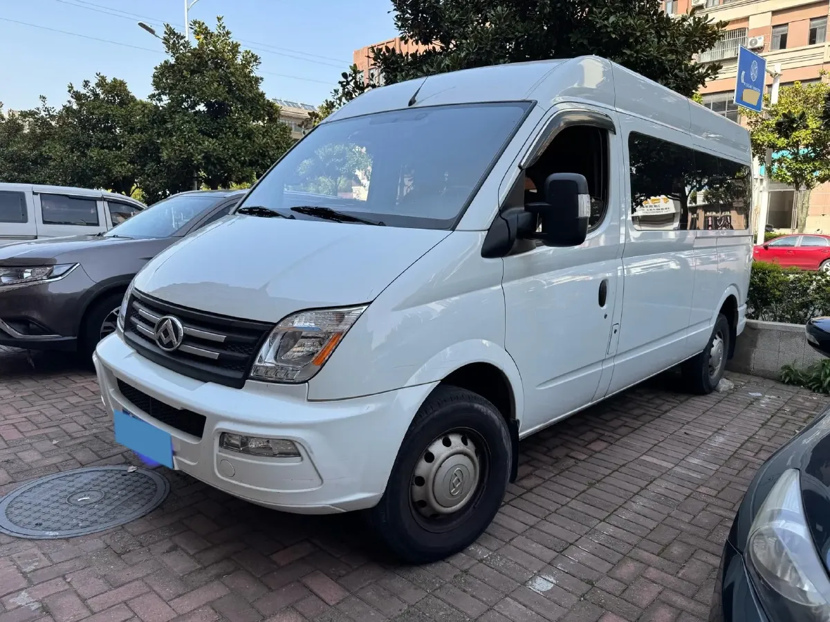 2023 MAXUS XinTu V80 2.0T 139HP L4 6MT,autocango,china used car exporter,china ev exporter,chinese used car exporter,chinese used ev exporter