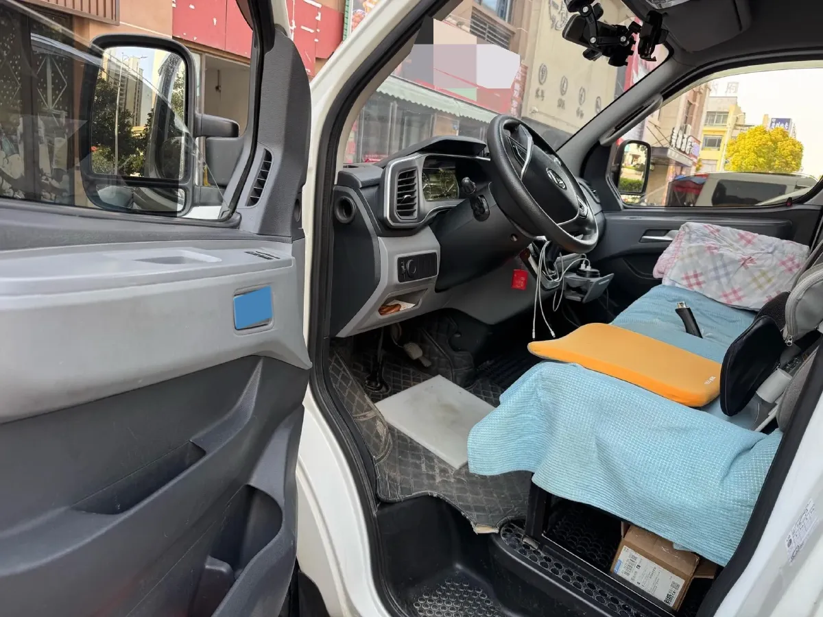 2023 MAXUS XinTu V80 2.0T 139HP L4 6MT,autocango,china used car exporter,china ev exporter,chinese used car exporter,chinese used ev exporter