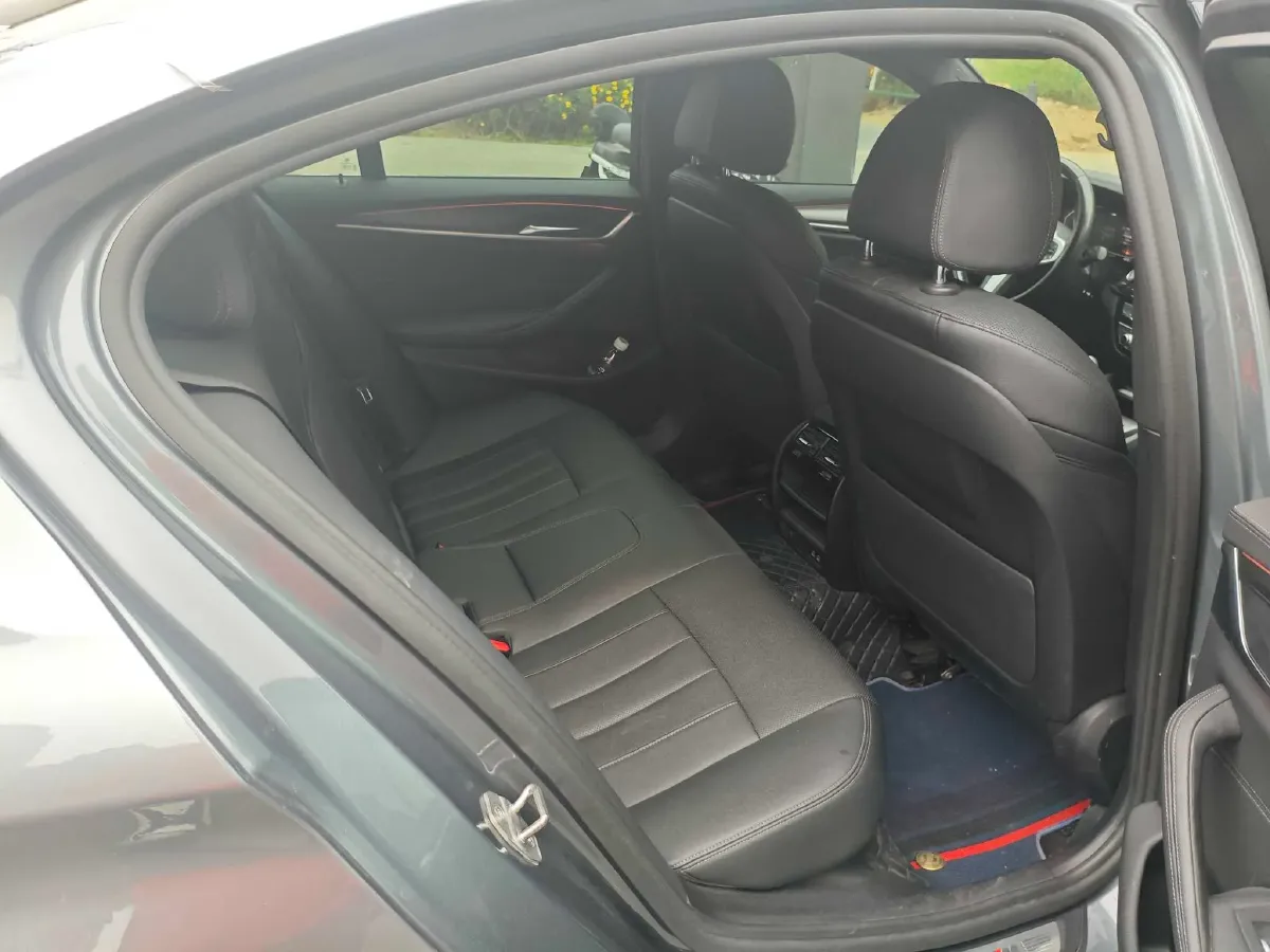 2022 BMW 5 Series 2.0T 184HP L4 8AT,autocango,china used car exporter,china ev exporter,chinese used car exporter,chinese used ev exporter