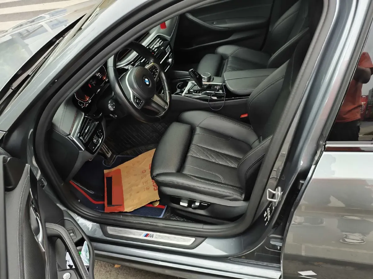 2022 BMW 5 Series 2.0T 184HP L4 8AT,autocango,china used car exporter,china ev exporter,chinese used car exporter,chinese used ev exporter