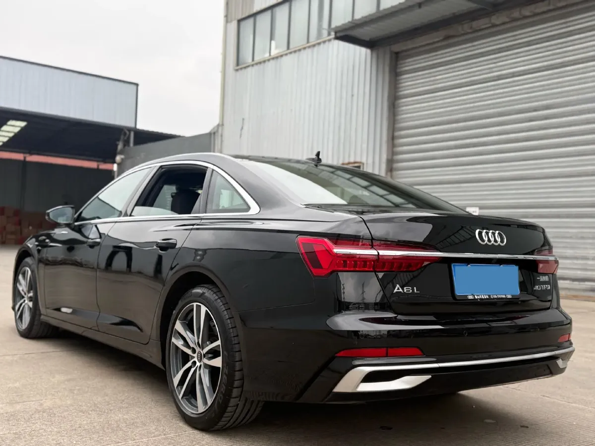2022 Audi A6L 2.0T 224HP L4 7DCT,autocango,china used car exporter,china ev exporter,chinese used car exporter,chinese used ev exporter