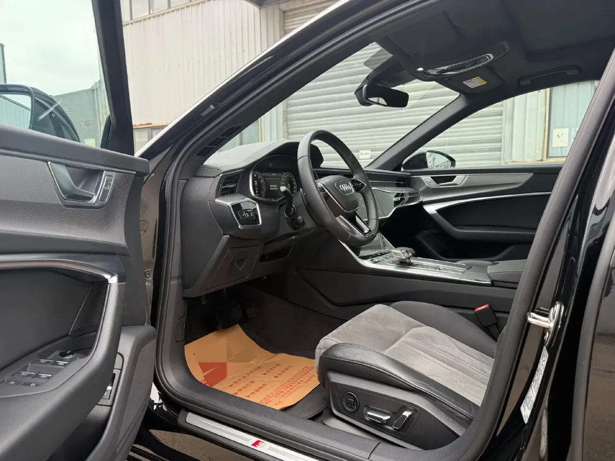 2022 Audi A6L 2.0T 224HP L4 7DCT,autocango,china used car exporter,china ev exporter,chinese used car exporter,chinese used ev exporter