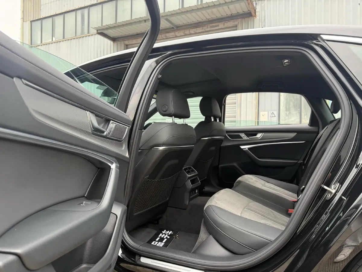 2022 Audi A6L 2.0T 224HP L4 7DCT,autocango,china used car exporter,china ev exporter,chinese used car exporter,chinese used ev exporter