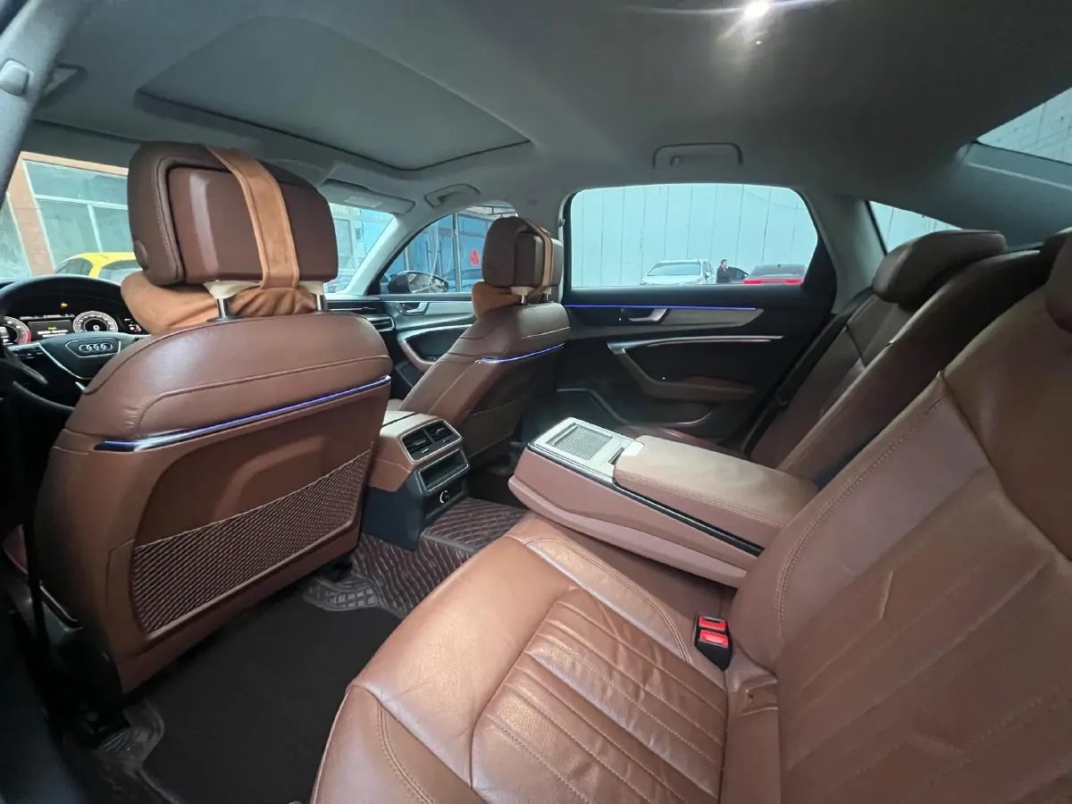 2021 Audi A6L 2.0T 190HP L4 7DCT,autocango,china used car exporter,china ev exporter,chinese used car exporter,chinese used ev exporter