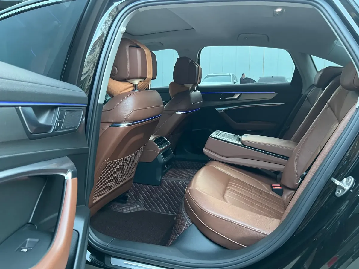 2021 Audi A6L 2.0T 190HP L4 7DCT,autocango,china used car exporter,china ev exporter,chinese used car exporter,chinese used ev exporter