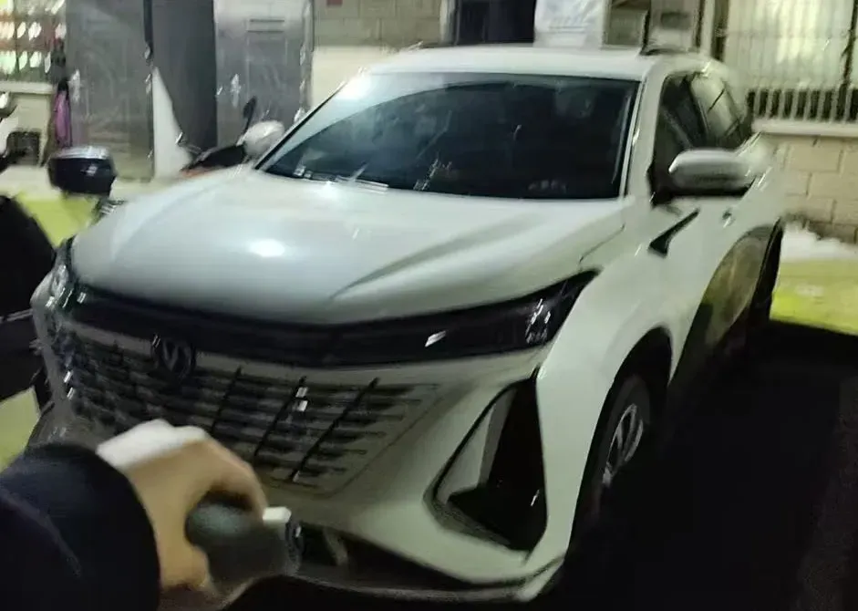 2023 ChangAn CS75 Plus 1.5T 188HP L4 8AT,autocango,china used car exporter,china ev exporter,chinese used car exporter,chinese used ev exporter