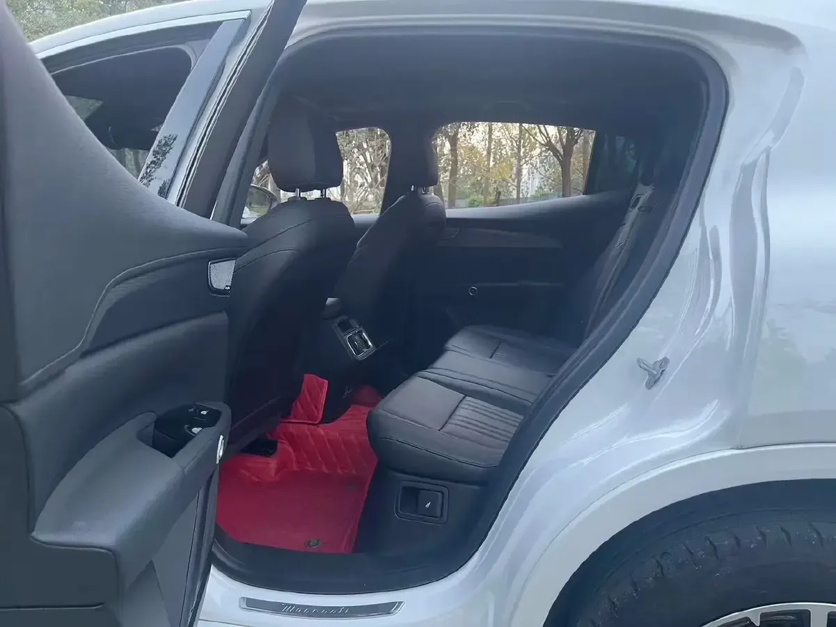 2022 Maserati Levante 2.0T 330HP L4 8AT,autocango,china used car exporter,china ev exporter,chinese used car exporter,chinese used ev exporter