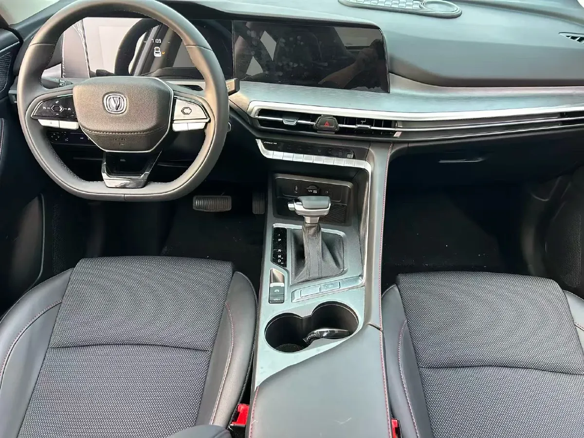 2023 ChangAn CS35 Plus 1.4T 160HP L4 7DCT,autocango,china used car exporter,china ev exporter,chinese used car exporter,chinese used ev exporter