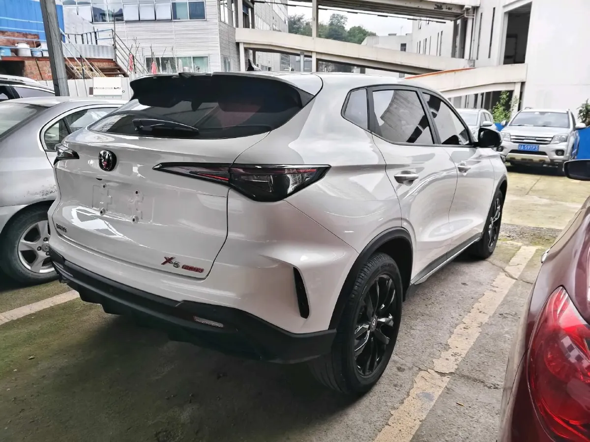 2024 ChangAn X5 PLUS 1.5T 188HP L4 7DCT,autocango,china used car exporter,china ev exporter,chinese used car exporter,chinese used ev exporter