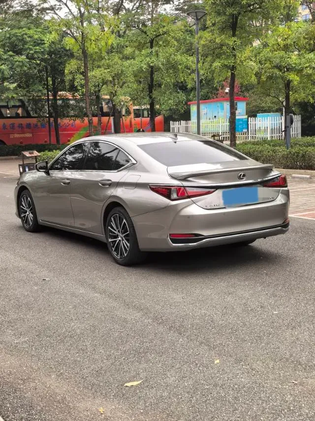 2022 Lexus ES 2.5L 178HP L4 E-CVT Hybrid,autocango,china used car exporter,china ev exporter,chinese used car exporter,chinese used ev exporter