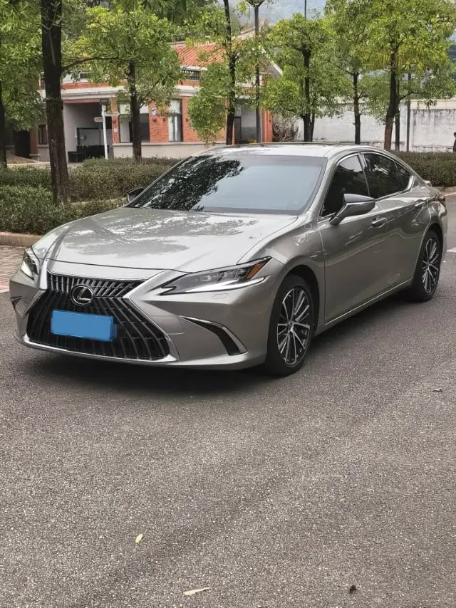 2022 Lexus ES 2.5L 178HP L4 E-CVT Hybrid,autocango,china used car exporter,china ev exporter,chinese used car exporter,chinese used ev exporter