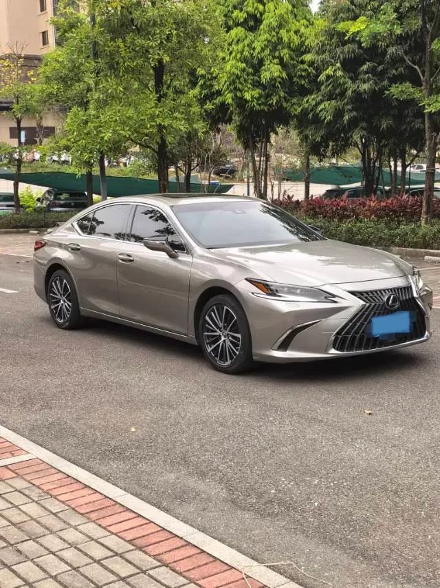 2022 Lexus ES 2.5L 178HP L4 E-CVT Hybrid,autocango,china used car exporter,china ev exporter,chinese used car exporter,chinese used ev exporter