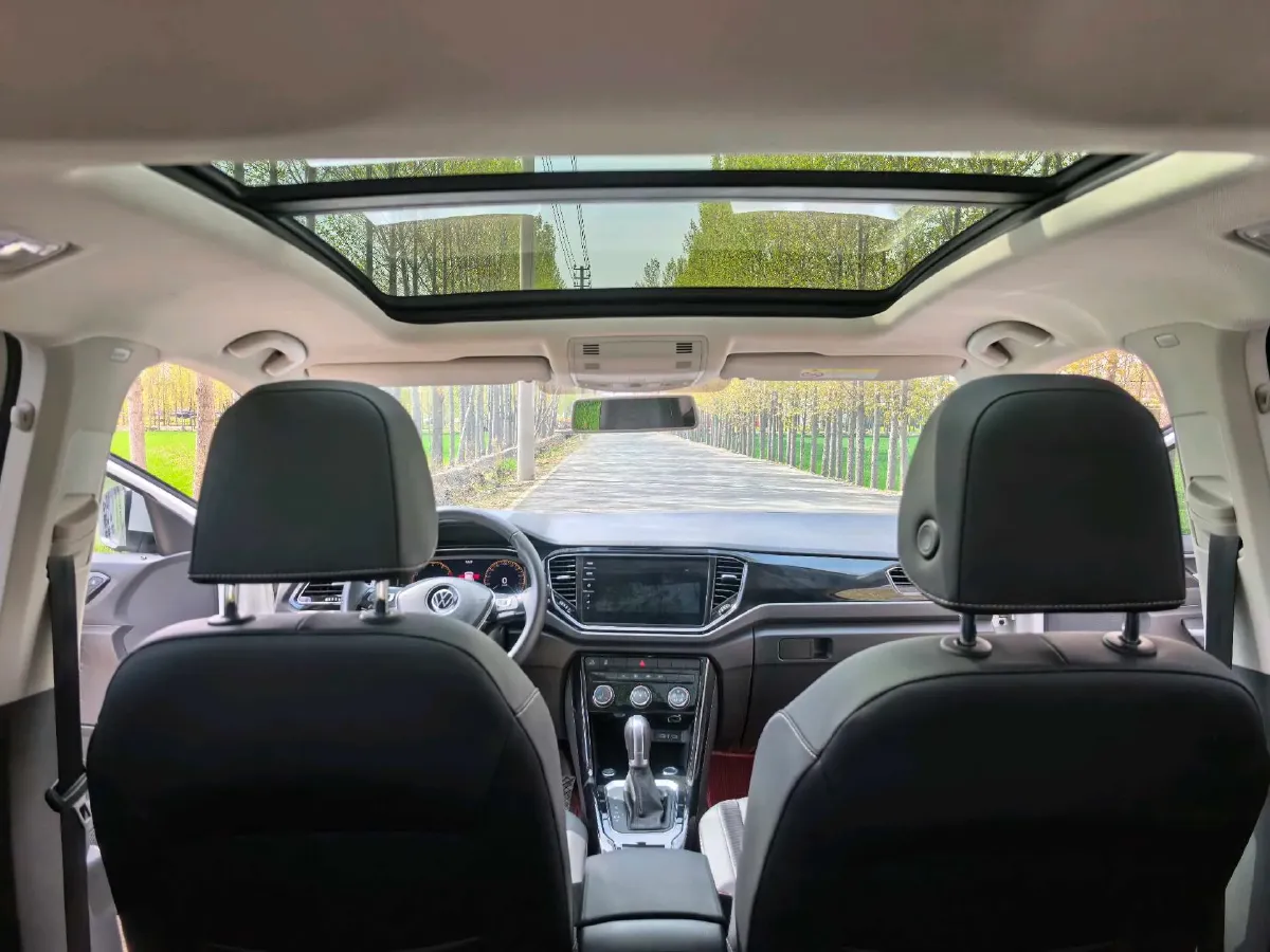 2021 Volkswagen T-Roc 1.4T 150HP L4 7DCT,autocango,china used car exporter,china ev exporter,chinese used car exporter,chinese used ev exporter