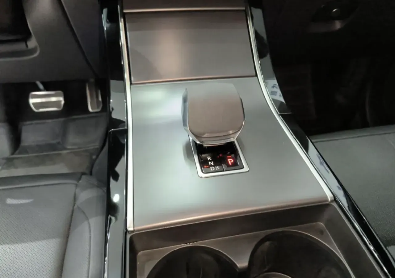 2024 Land Rover Range Rover Velar 2.0T 250HP L4 8AT,autocango,china used car exporter,china ev exporter,chinese used car exporter,chinese used ev exporter