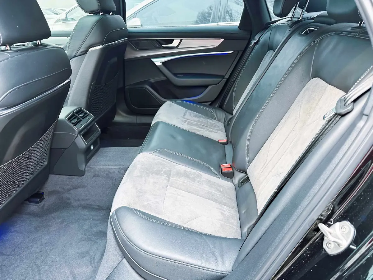 2020 Audi A6L 2.0T 190HP L4 7DCT,autocango,china used car exporter,china ev exporter,chinese used car exporter,chinese used ev exporter