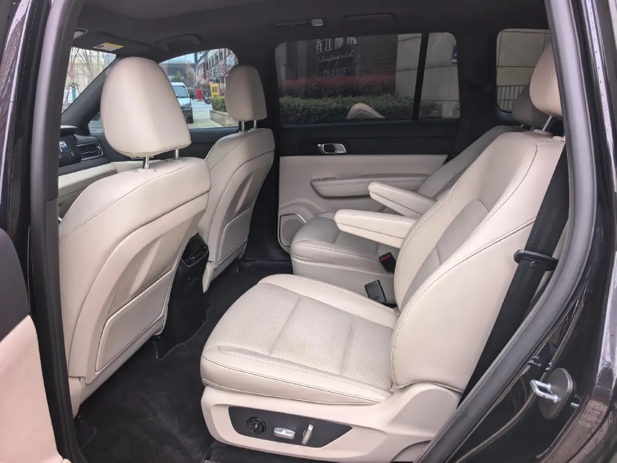 2021 Li ONE Range Extended 131HP REEV 40.5KWH,autocango,china used car exporter,china ev exporter,chinese used car exporter,chinese used ev exporter