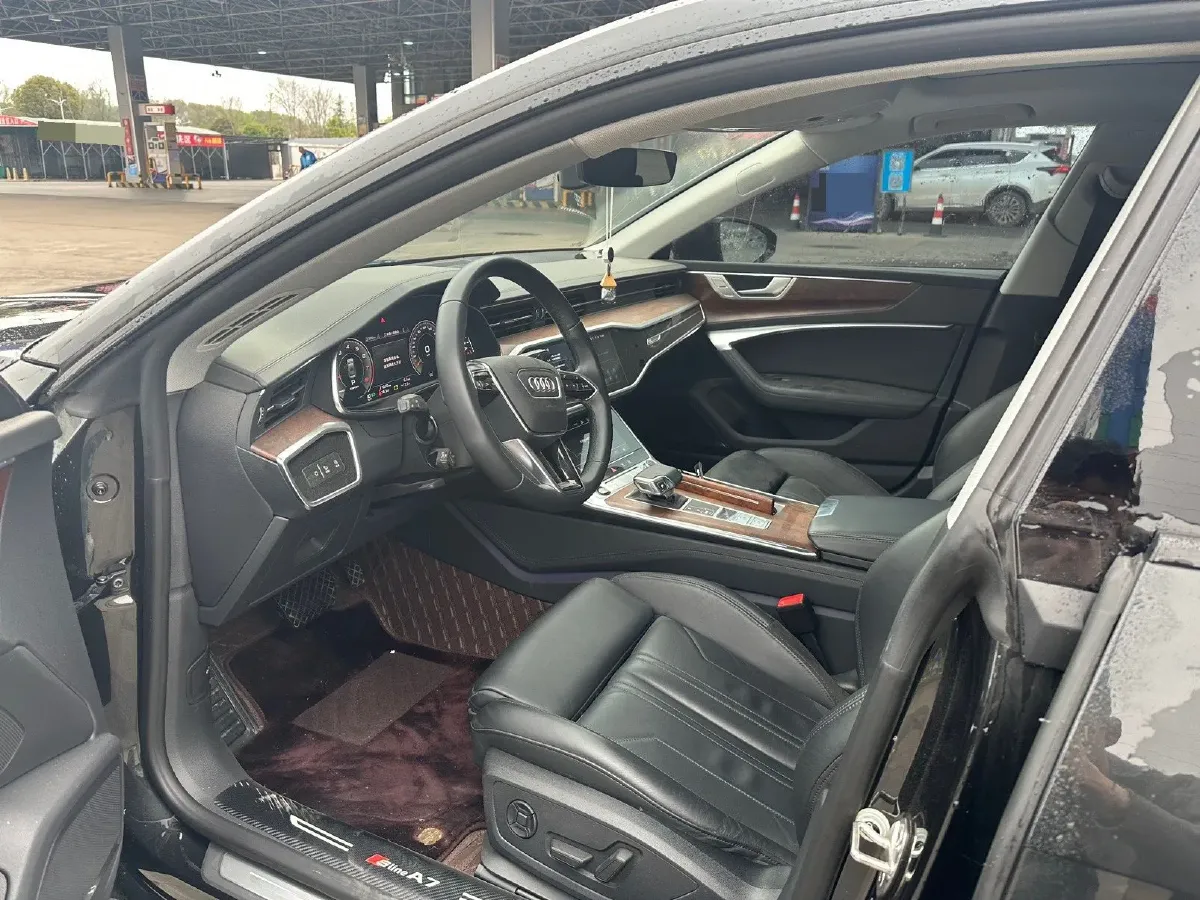 2022 Audi A7 2.0T 245HP L4 7DCT,autocango,china used car exporter,china ev exporter,chinese used car exporter,chinese used ev exporter