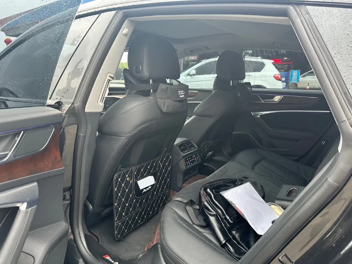 2022 Audi A7 2.0T 245HP L4 7DCT,autocango,china used car exporter,china ev exporter,chinese used car exporter,chinese used ev exporter