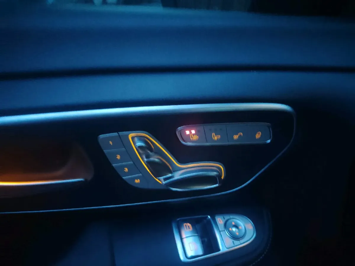 2020 Mercedes-Benz V Class 2.0T 211HP L4 9AT,autocango,china used car exporter,china ev exporter,chinese used car exporter,chinese used ev exporter