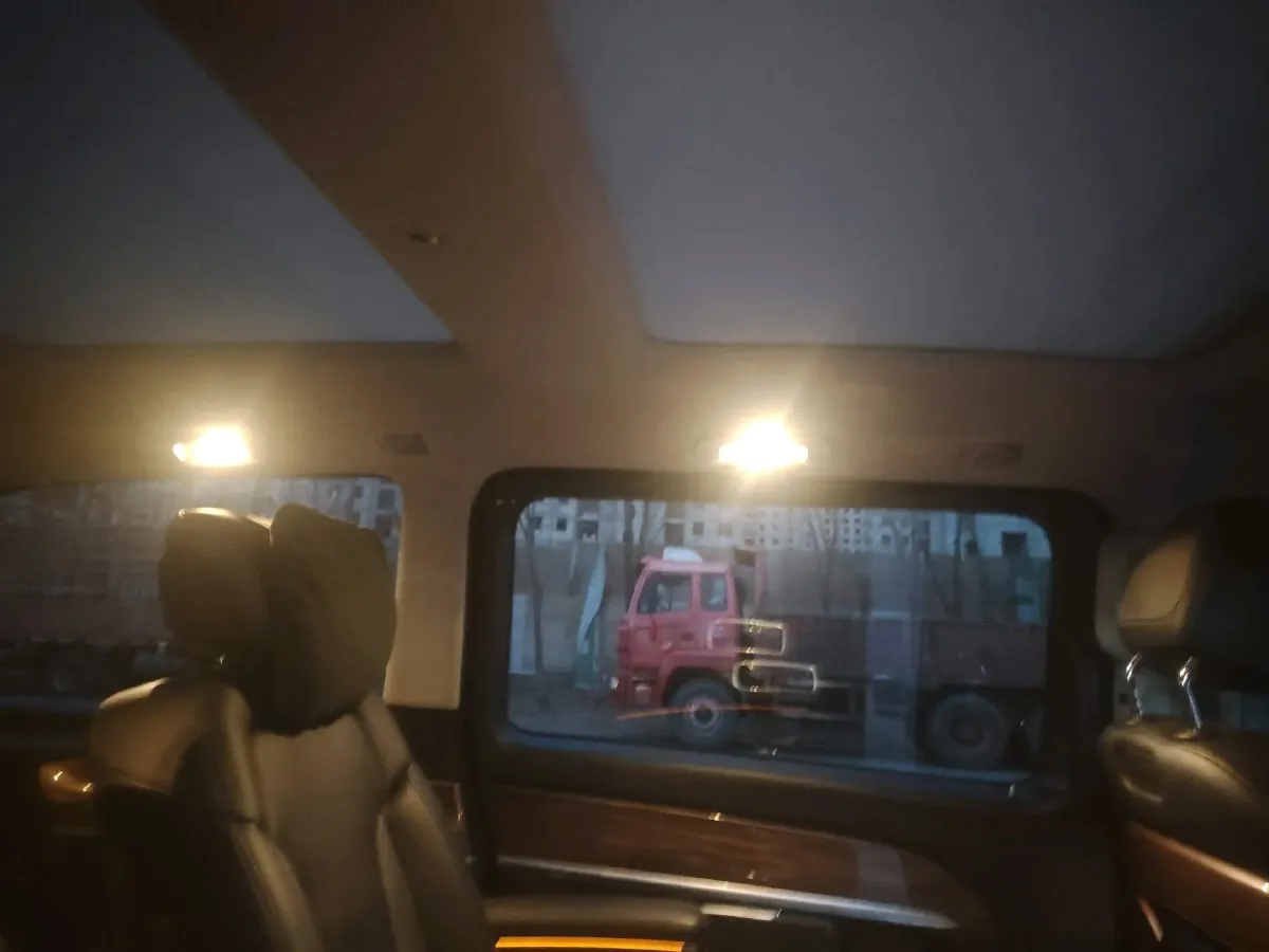 2020 Mercedes-Benz V Class 2.0T 211HP L4 9AT,autocango,china used car exporter,china ev exporter,chinese used car exporter,chinese used ev exporter