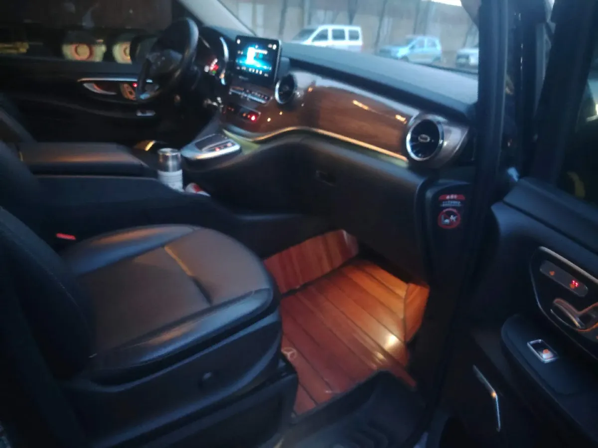 2020 Mercedes-Benz V Class 2.0T 211HP L4 9AT,autocango,china used car exporter,china ev exporter,chinese used car exporter,chinese used ev exporter