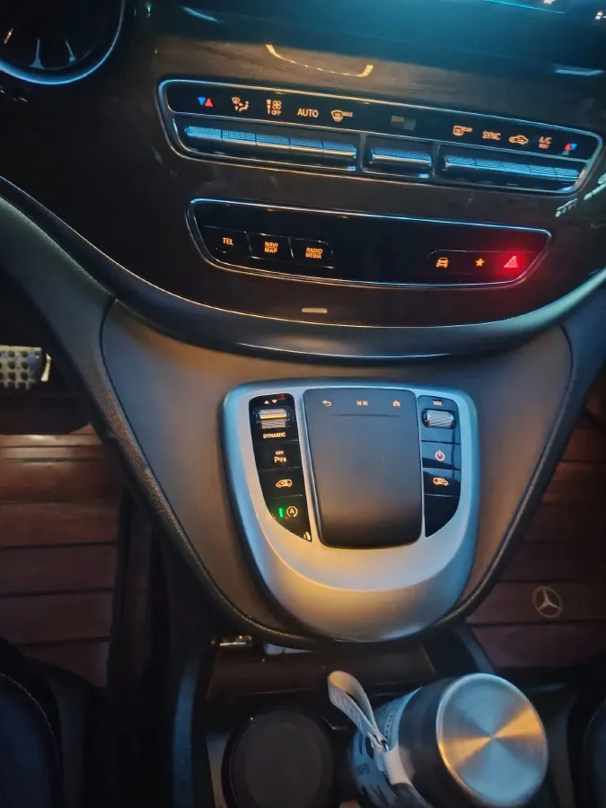 2020 Mercedes-Benz V Class 2.0T 211HP L4 9AT,autocango,china used car exporter,china ev exporter,chinese used car exporter,chinese used ev exporter