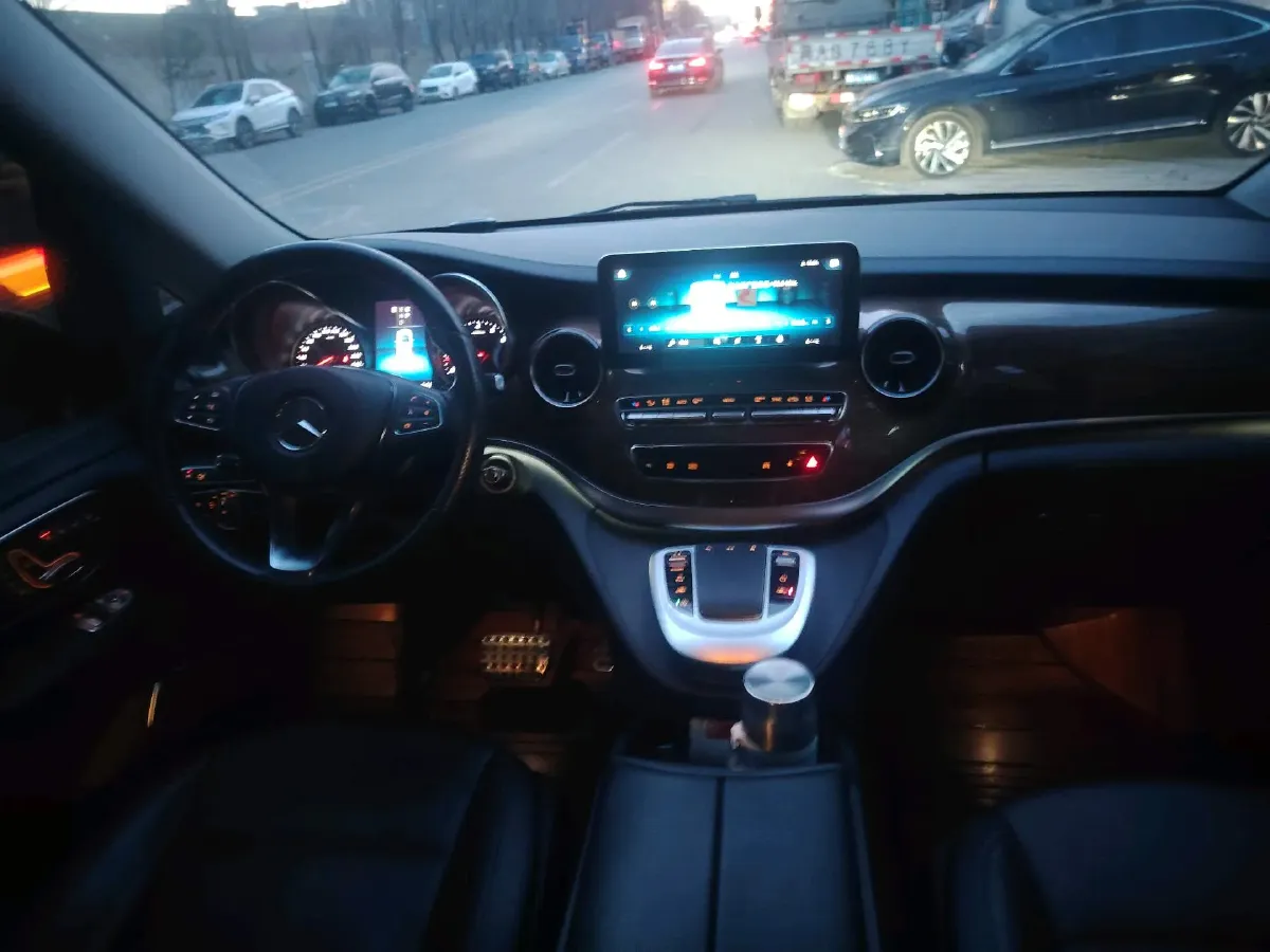 2020 Mercedes-Benz V Class 2.0T 211HP L4 9AT,autocango,china used car exporter,china ev exporter,chinese used car exporter,chinese used ev exporter
