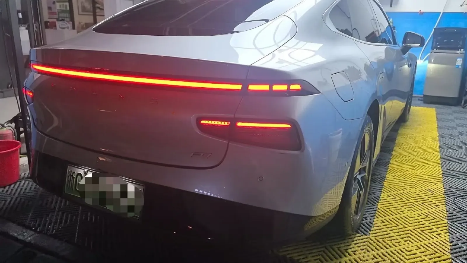 2023 Xpeng P7 BEV 86.2KWH,autocango,china used car exporter,china ev exporter,chinese used car exporter,chinese used ev exporter