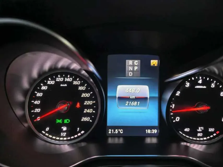 2022 Mercedes-Benz V Class 2.0T 211HP L4 9AT,autocango,china used car exporter,china ev exporter,chinese used car exporter,chinese used ev exporter