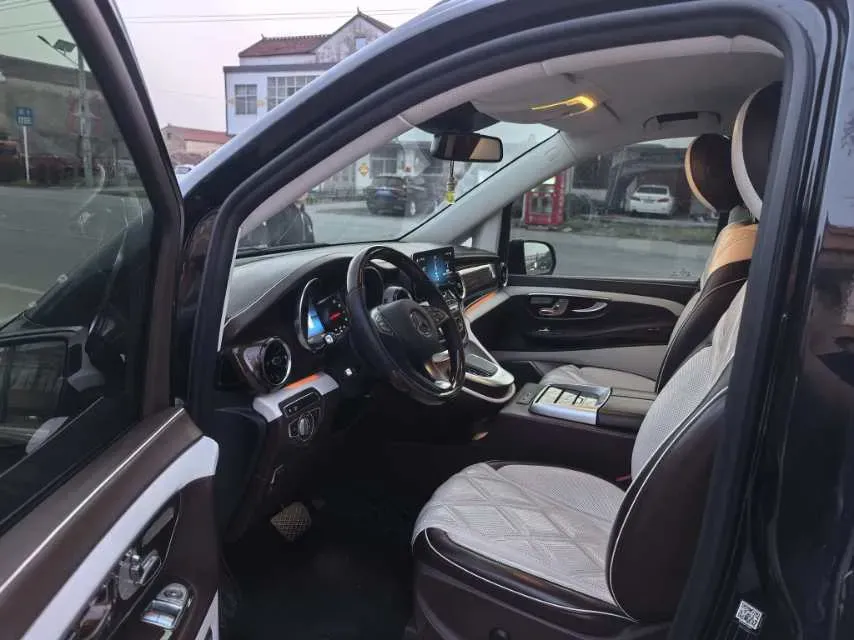 2022 Mercedes-Benz V Class 2.0T 211HP L4 9AT,autocango,china used car exporter,china ev exporter,chinese used car exporter,chinese used ev exporter