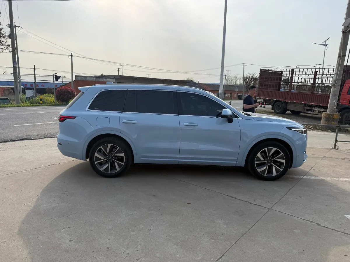 2021 Li ONE Range Extended 131HP REEV 40.5KWH,autocango,china used car exporter,china ev exporter,chinese used car exporter,chinese used ev exporter