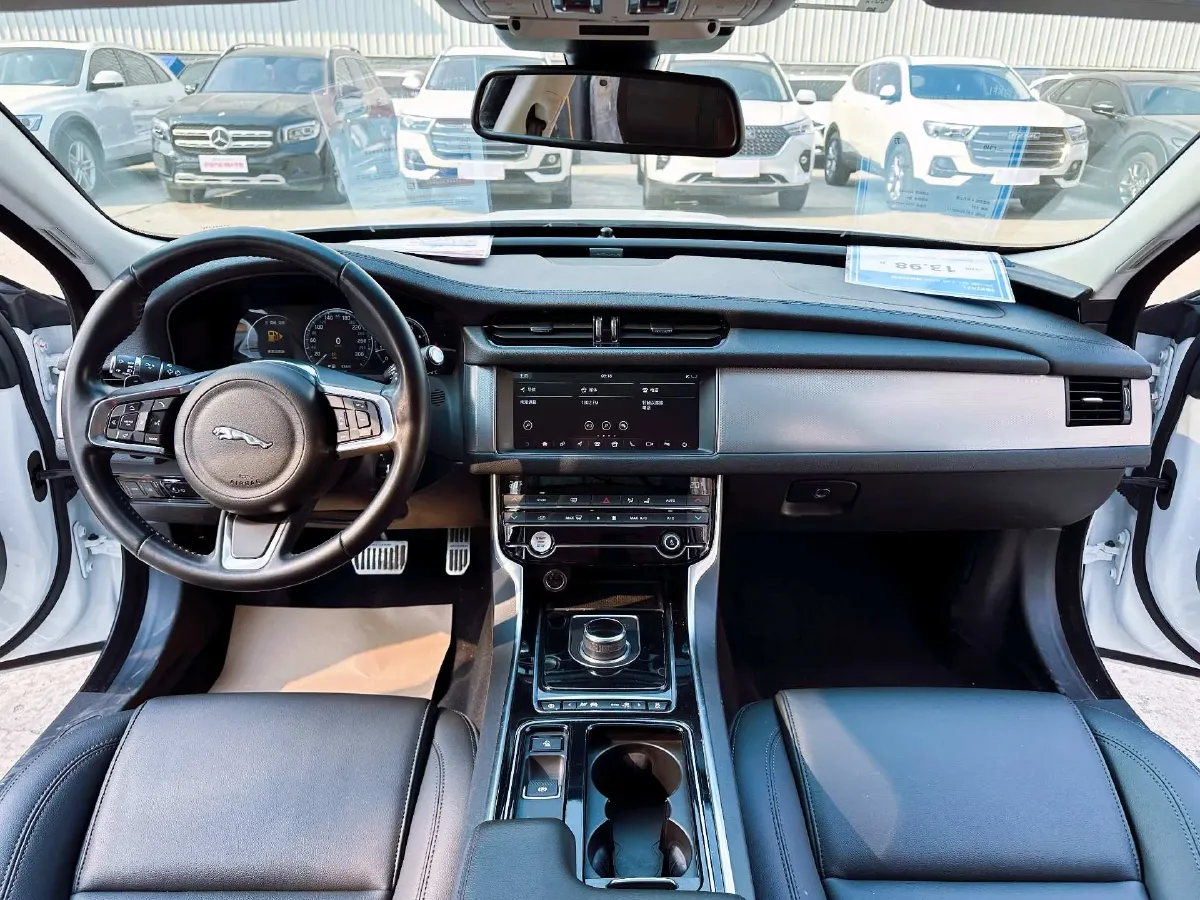 2020 Jaguar XFL 2.0T 200HP L4 8AT,autocango,china used car exporter,china ev exporter,chinese used car exporter,chinese used ev exporter