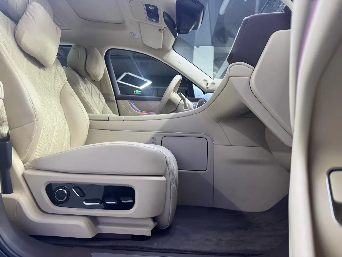 2025 AITO AITO M9 REEV 160HP REEV 52KWH,autocango,china used car exporter,china ev exporter,chinese used car exporter,chinese used ev exporter