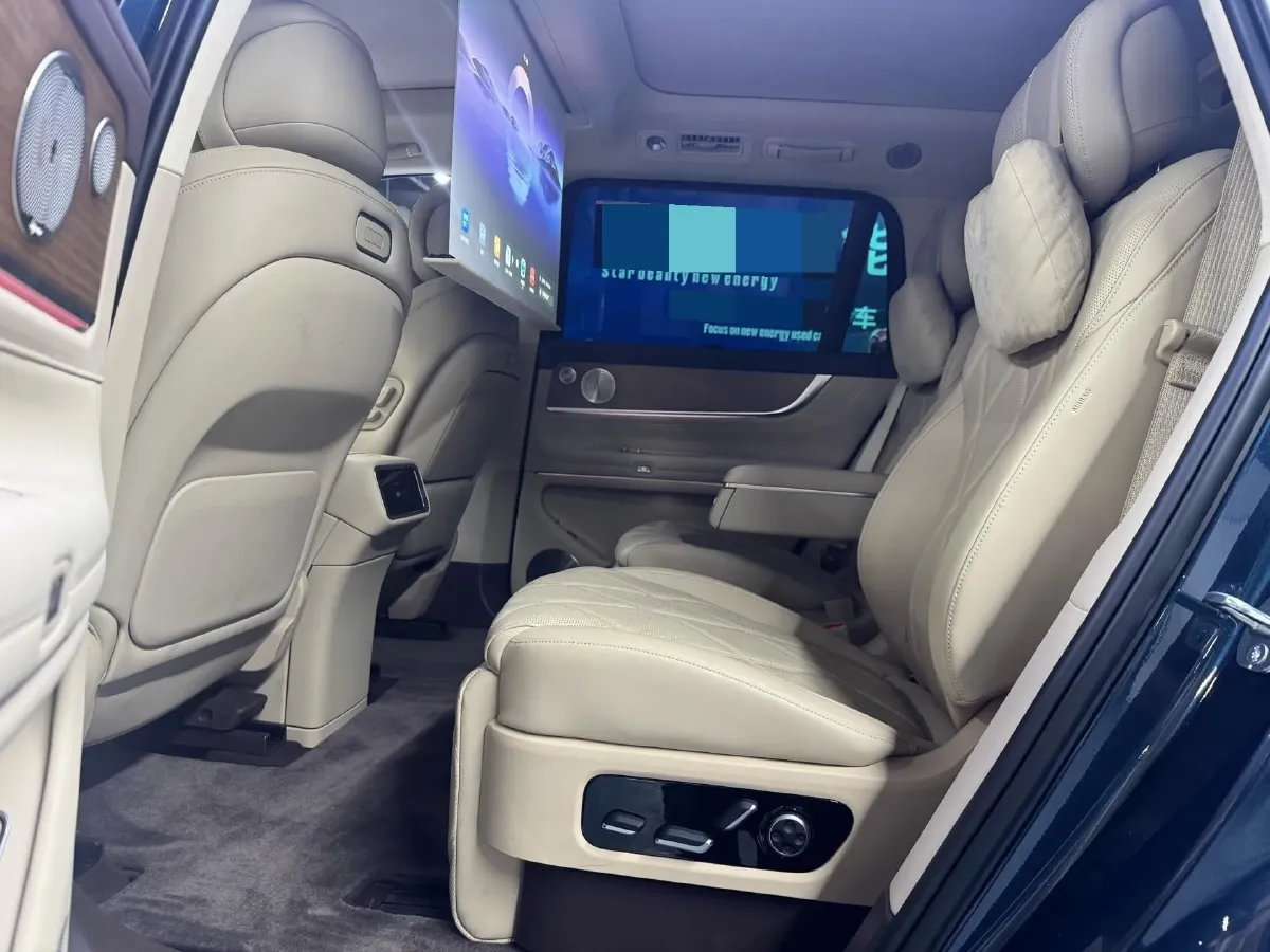 2025 AITO AITO M9 REEV 160HP REEV 52KWH,autocango,china used car exporter,china ev exporter,chinese used car exporter,chinese used ev exporter