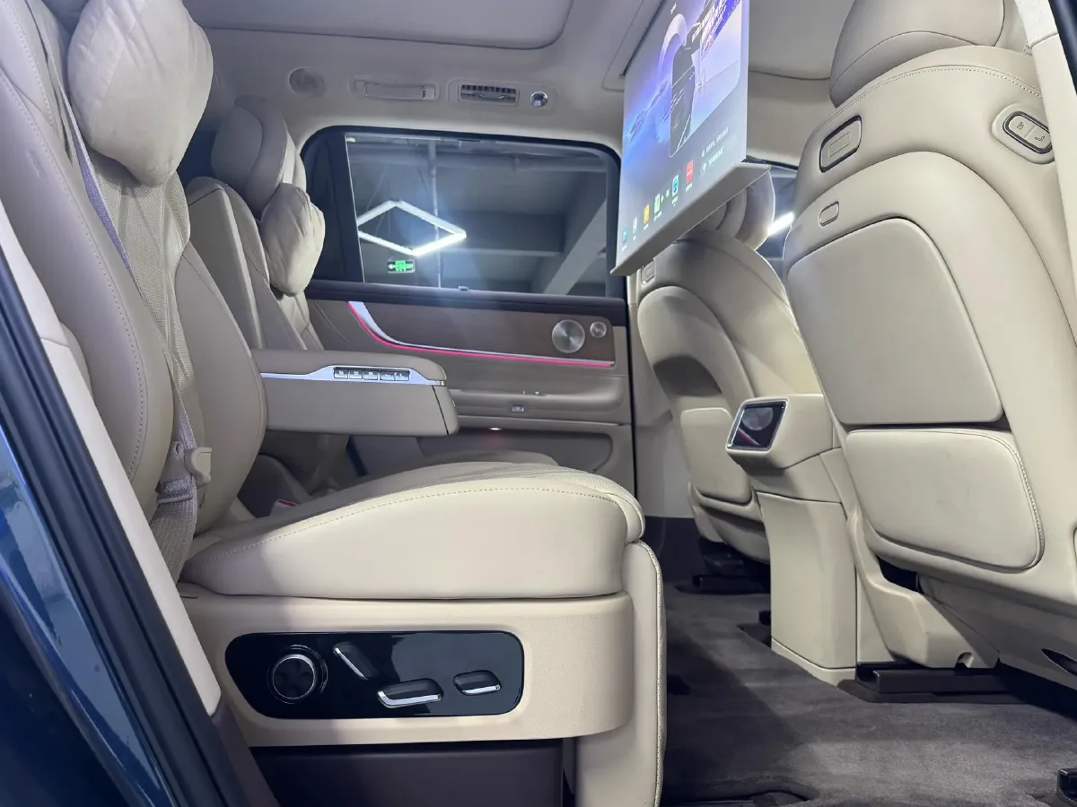 2025 AITO AITO M9 REEV 160HP REEV 52KWH,autocango,china used car exporter,china ev exporter,chinese used car exporter,chinese used ev exporter