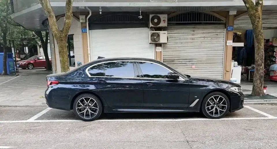 2022 BMW 5 Series 2.0T 252HP L4 8AT,autocango,china used car exporter,china ev exporter,chinese used car exporter,chinese used ev exporter