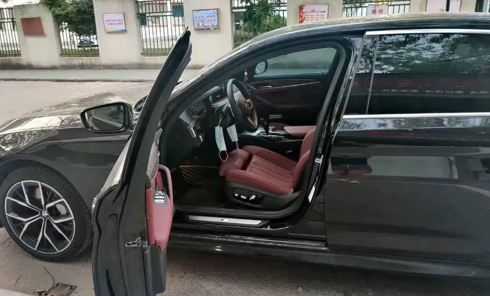 2022 BMW 5 Series 2.0T 252HP L4 8AT,autocango,china used car exporter,china ev exporter,chinese used car exporter,chinese used ev exporter