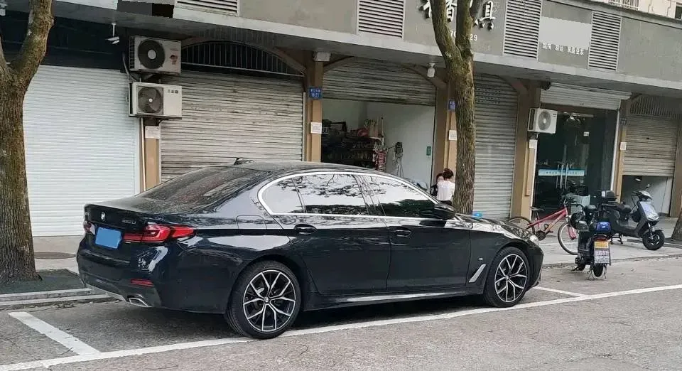 2022 BMW 5 Series 2.0T 252HP L4 8AT,autocango,china used car exporter,china ev exporter,chinese used car exporter,chinese used ev exporter