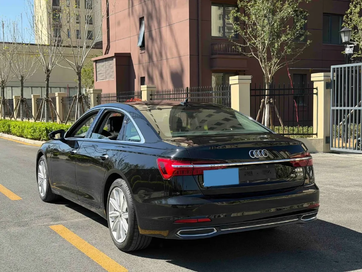 2021 Audi A6L 2.0T 224HP L4 7DCT,autocango,china used car exporter,china ev exporter,chinese used car exporter,chinese used ev exporter